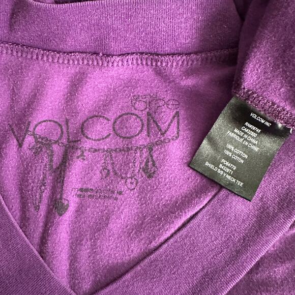 Volcom T Shirt Large Purple Black VNeck Y2K 90s Grunge - Picture 8 of 10